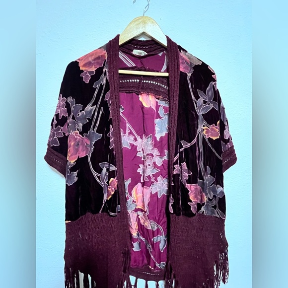 Maroon velvet shawl - Picture 1 of 3